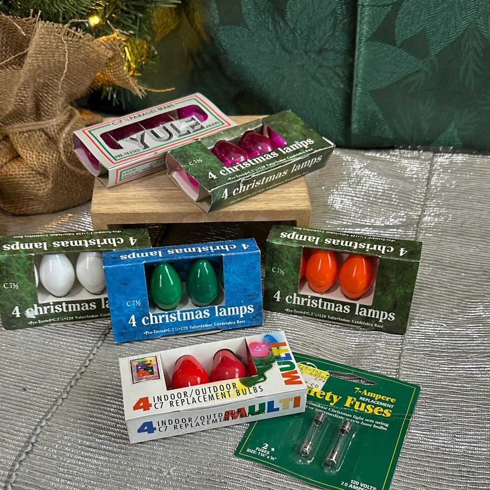 Vintage‎ Christmas Replacement Bulbs C 7 1/2 (5) C7 (1) And 2 120 Volts Fuses